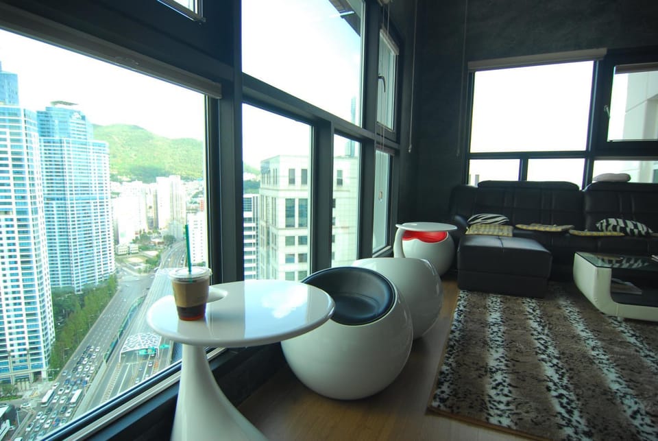 Communal lounge/ TV room