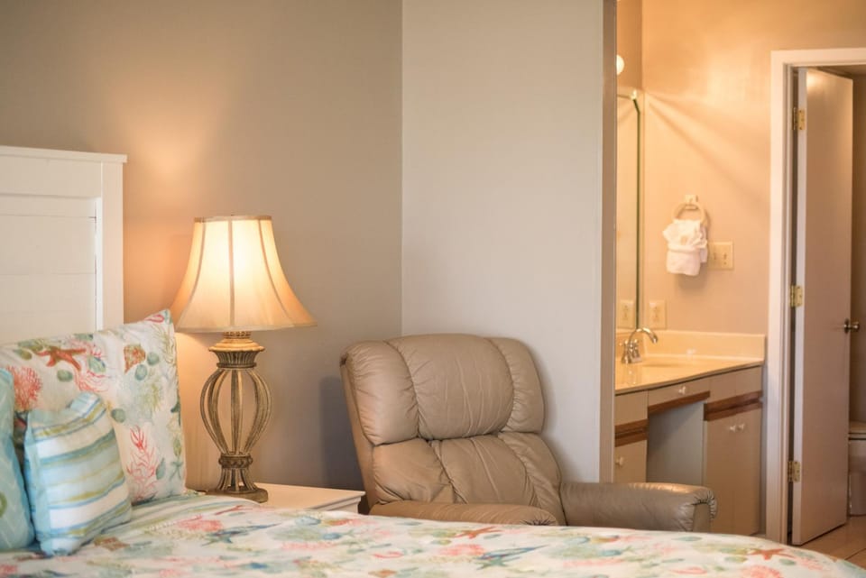 Edgewater Villa 907 'Flamingo Sunset' House in Panama City Beach