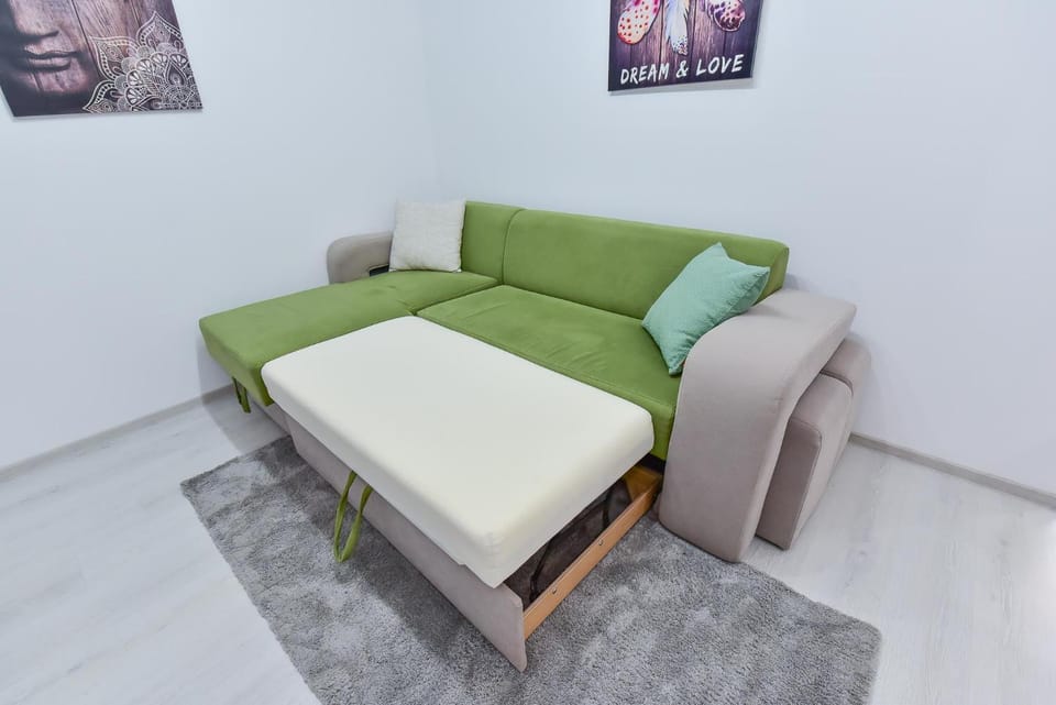 Bed, Living room