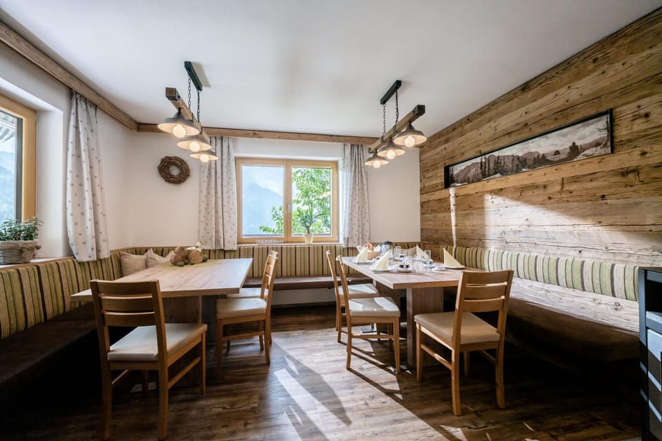 Communal lounge/ TV room, Seating area, Dining area