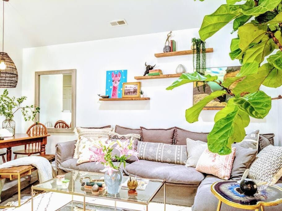RARE Downtown Matthews walk 2 shops restauraunts hike CLT 2 Bedroom not 3br House in Matthews