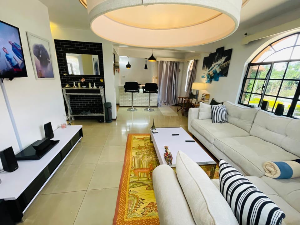 Modern Luxe Apartment with King Bed in Karen Apartment in Nairobi