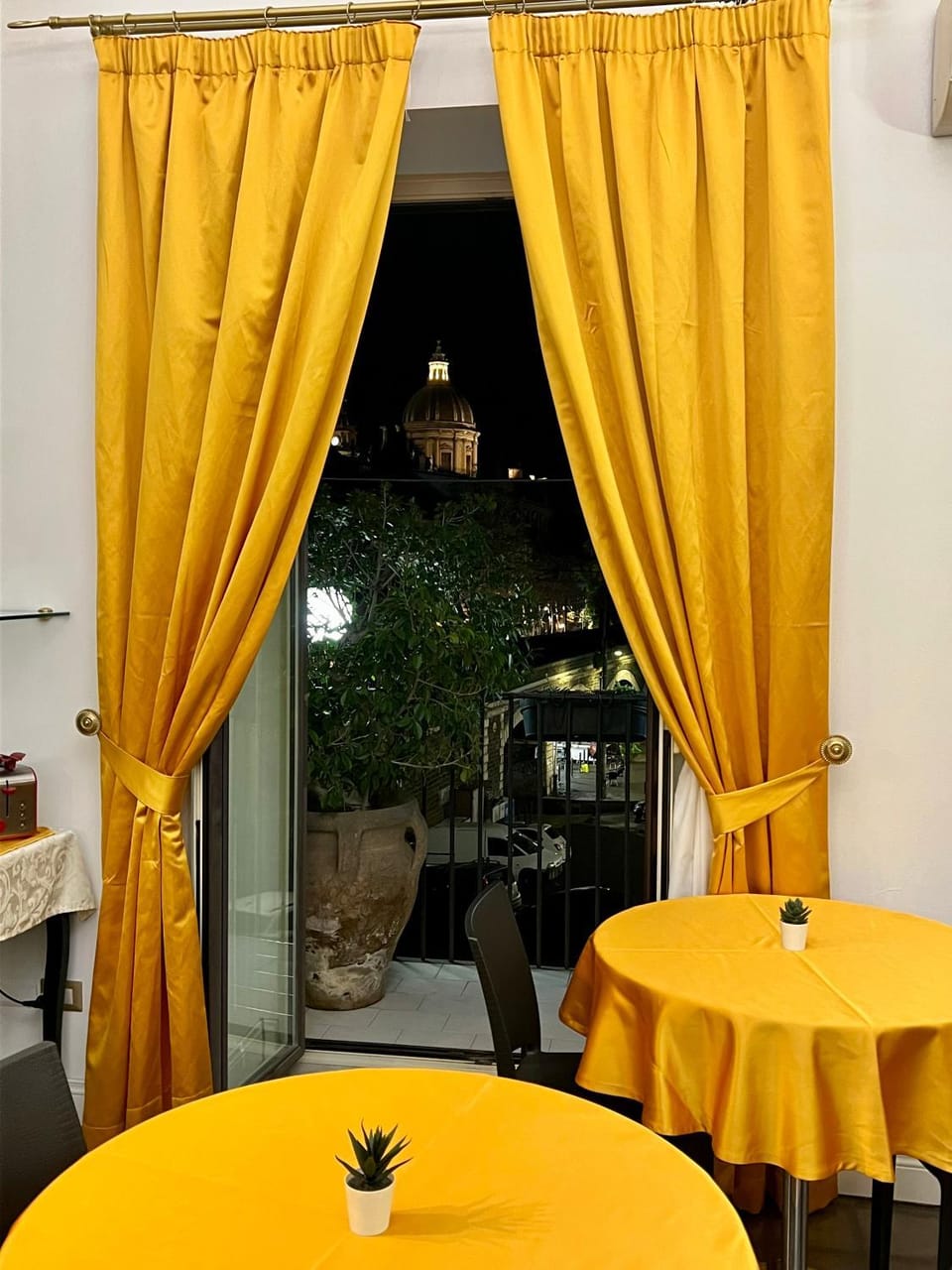 Lobby or reception, City view