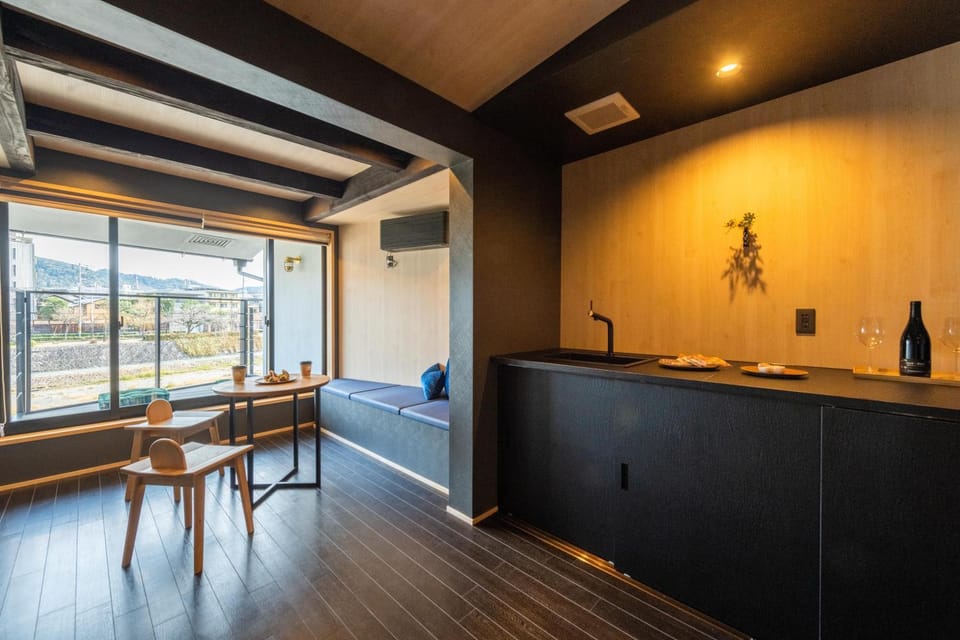 Living room, Decorative detail, City view, River view