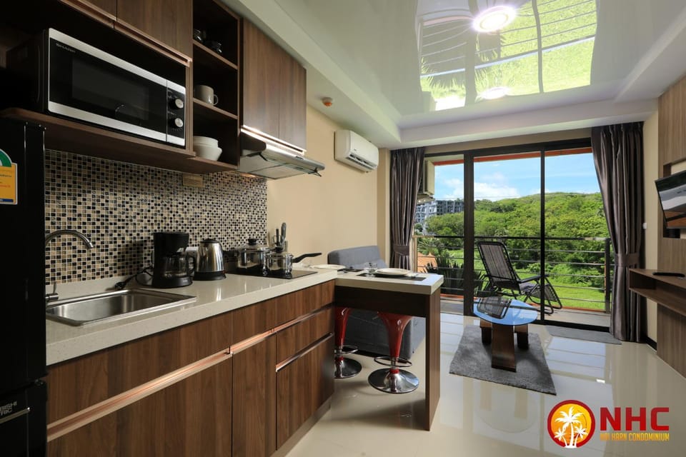 Kitchen or kitchenette, Dining area, stove