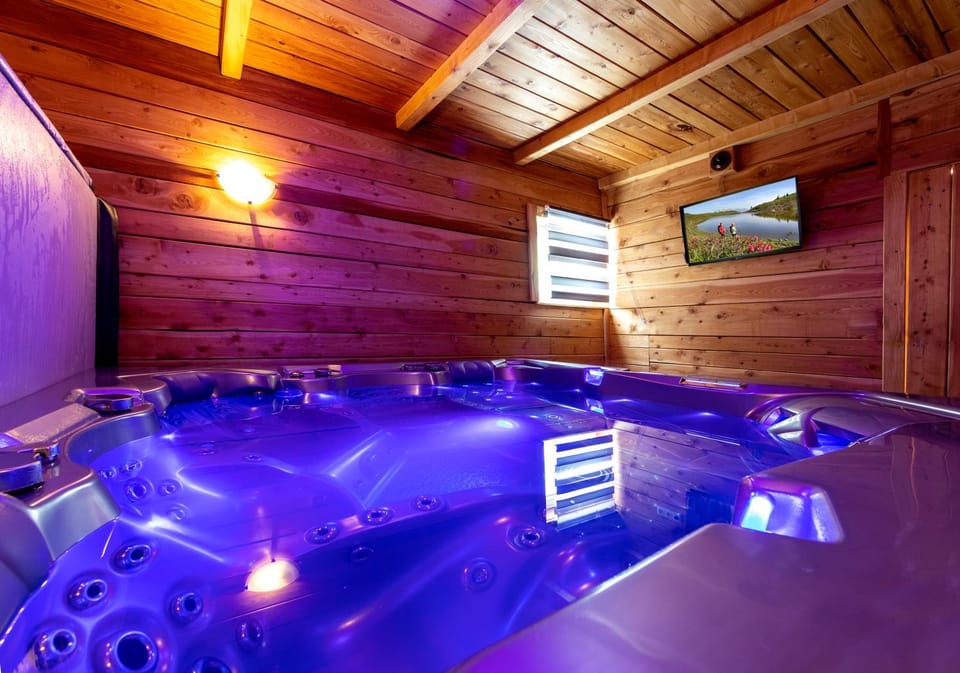 Hot Tub, Hot Tub, Sauna