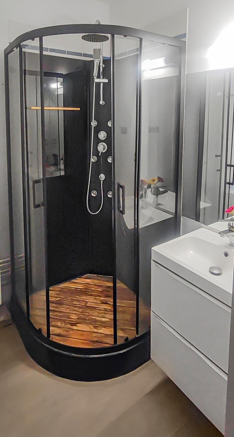 Shower, Bathroom, heating, towels