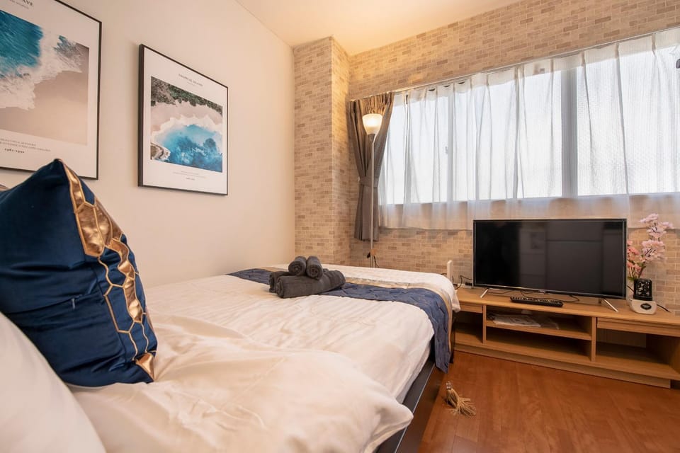 Bed, TV and multimedia, Photo of the whole room, Bedroom