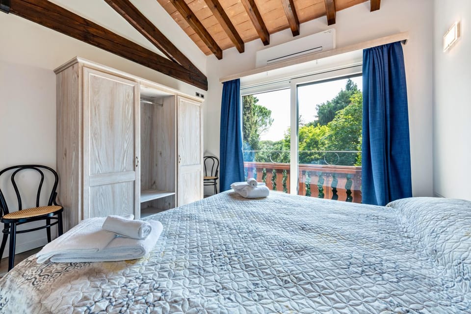 Property building, Living room, Bedroom