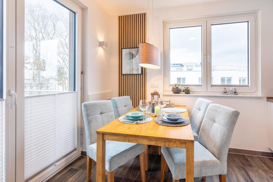 Kitchen or kitchenette, Seating area