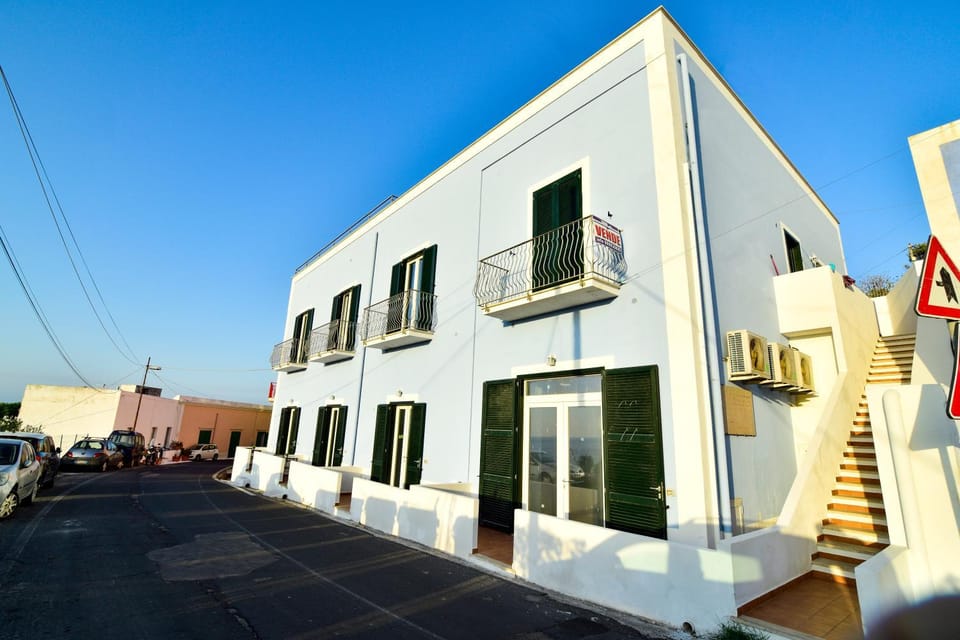 Property building, Neighbourhood