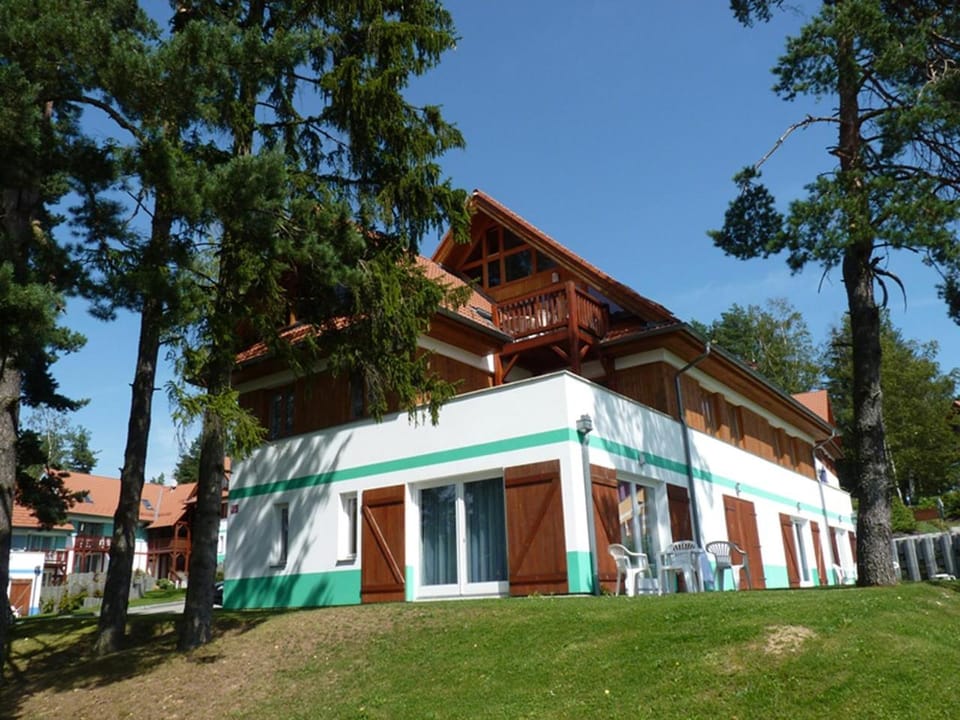 Property building, Summer, Balcony/Terrace, Garden view, Lake view, Mountain view