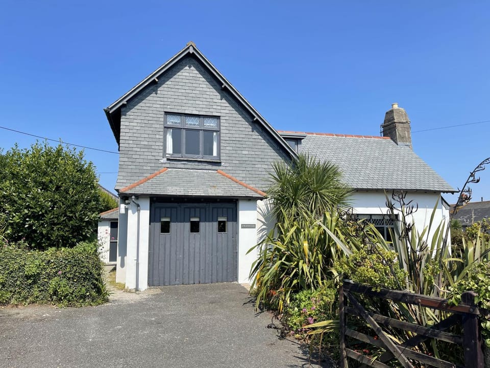 Property building, Garden, Garden view
