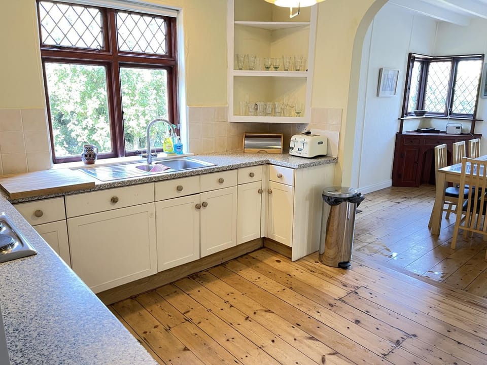 Property building, Coffee/tea facilities, Kitchen or kitchenette, dishwasher, stove