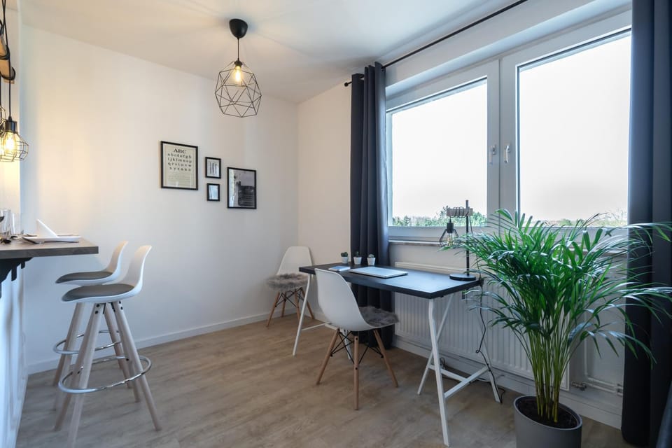 Property building, Lounge or bar, Business facilities, Dining area