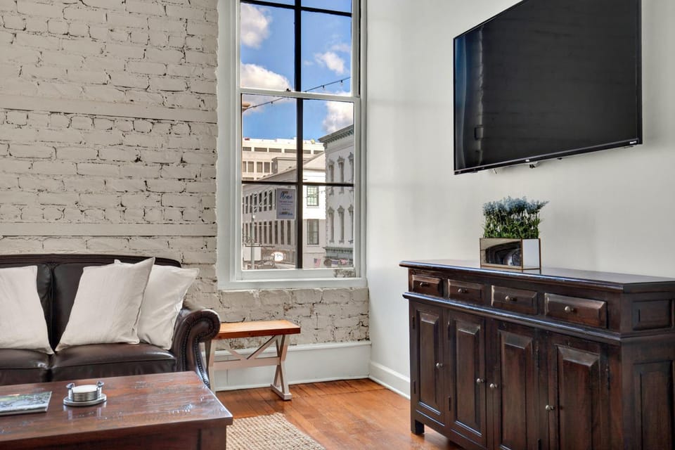 Broughton Retreat Apartment in Savannah