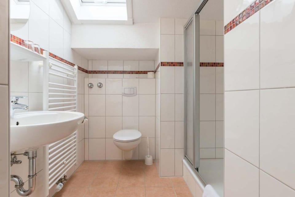 Shower, Toilet