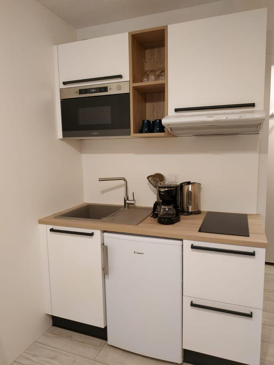 Coffee/tea facilities, Kitchen or kitchenette
