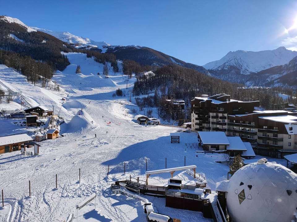 Property building, Winter, Ski School, Skiing, Mountain view, Entertainment, microwave