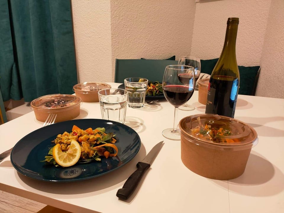 Restaurant/places to eat, Off site