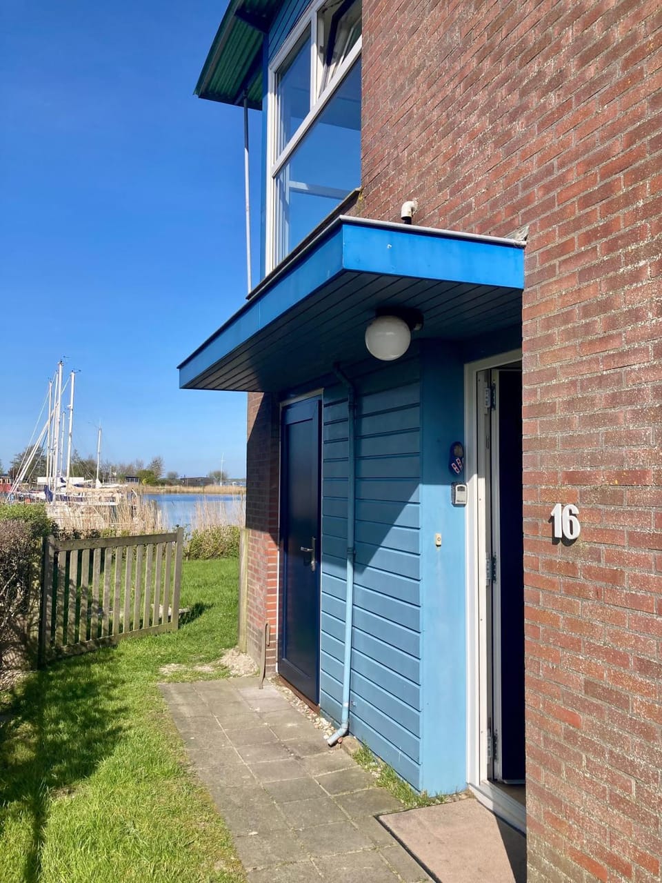 6pers. Lauwersmeer Lakefront. Nirvana house with sauna, pellet stove House in Anjum