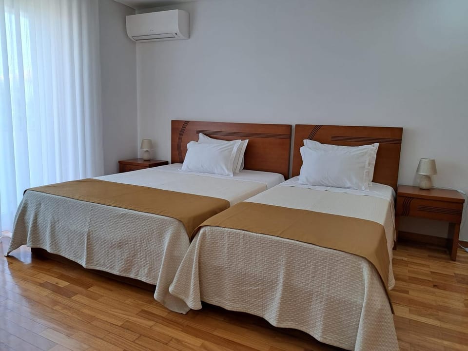 Bed, Bedroom, air conditioner