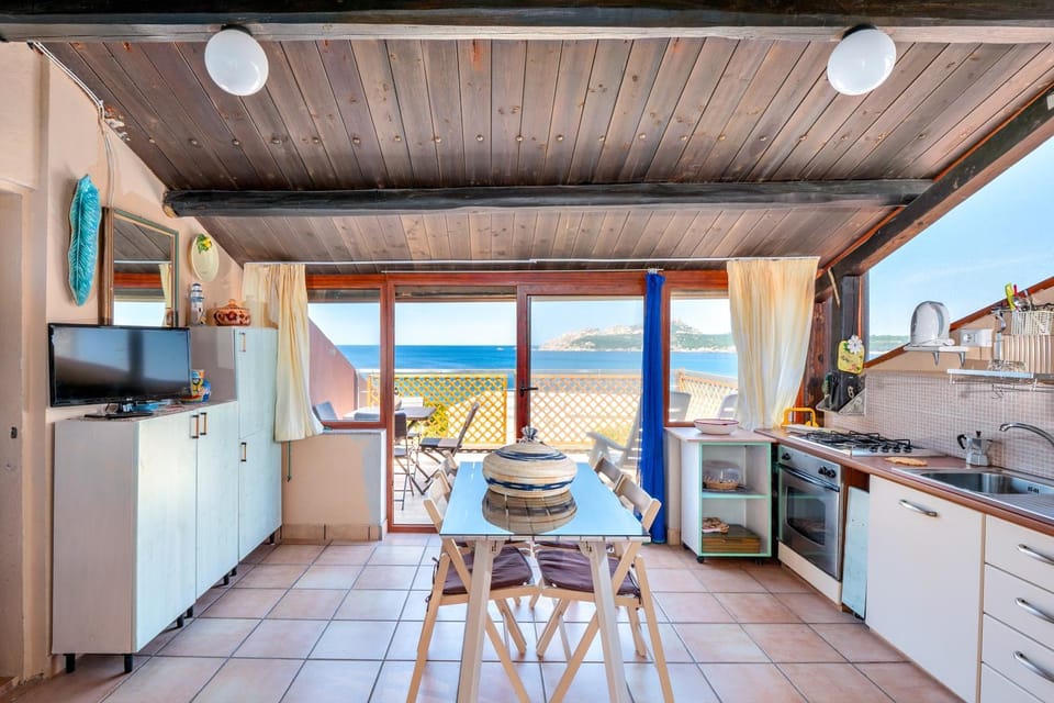 Property building, Kitchen or kitchenette, Living room