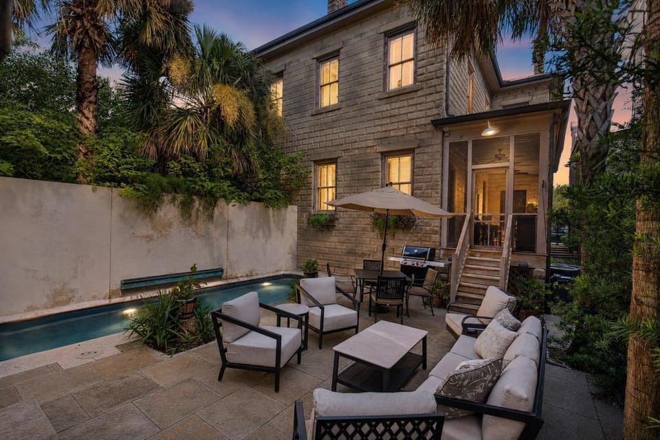 Southern Elegance Main House House in Savannah