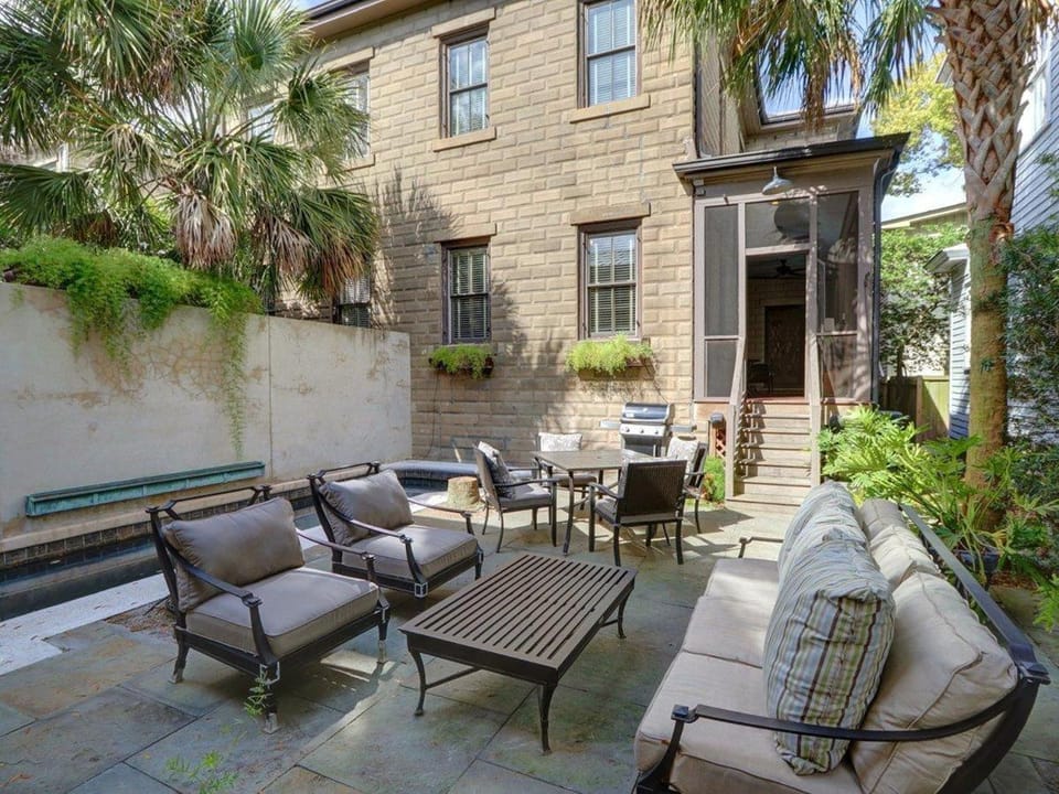 Southern Elegance Main House House in Savannah