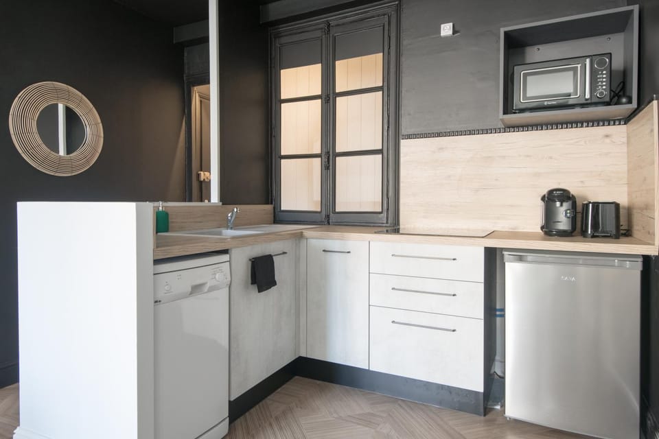Kitchen or kitchenette