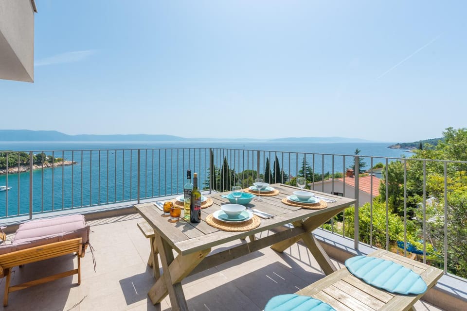 Balcony/Terrace, Balcony/Terrace, Dining area, Lake view, Sea view