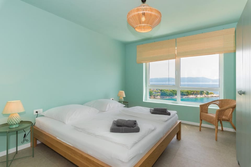 Bed, Photo of the whole room, Bedroom, Mountain view, Sea view