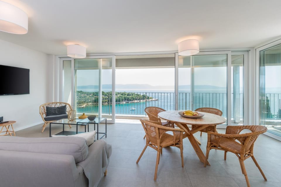 Balcony/Terrace, Living room, Seating area, Dining area, Sea view