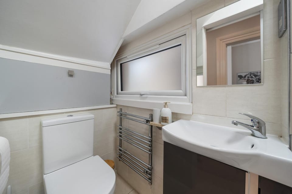 Shower, Toilet, Bathroom, Bath