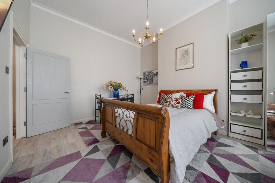 Bed, Photo of the whole room, Bedroom, wardrobe