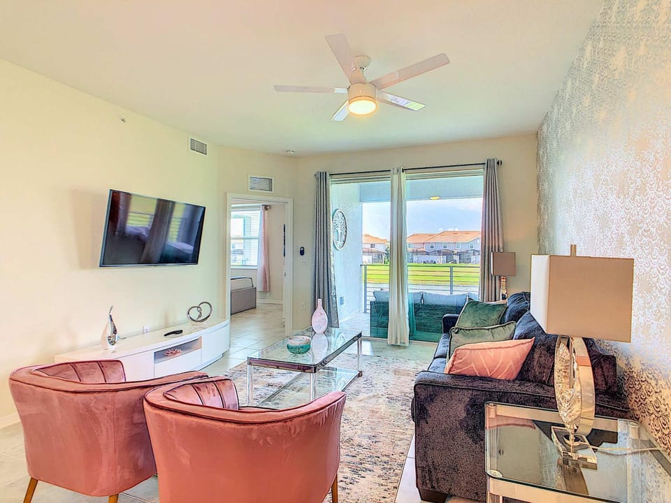 Comfy Lakeview 3BR with 2 Clubhouses & Waterpark House in Kissimmee
