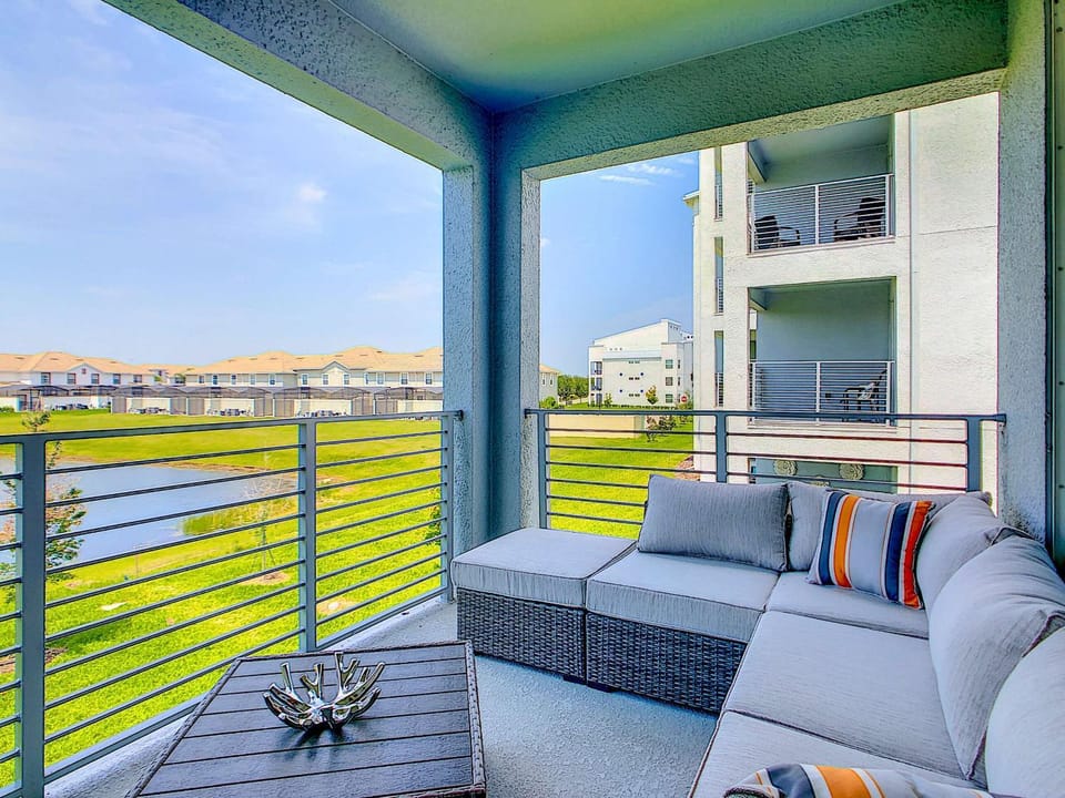 Comfy Lakeview 3BR with 2 Clubhouses & Waterpark House in Kissimmee