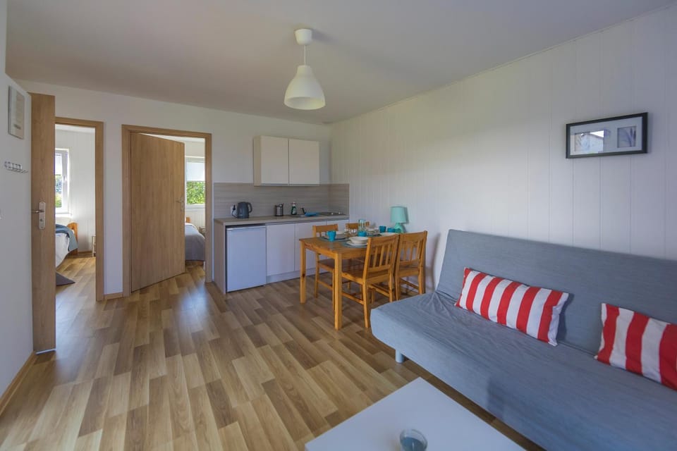 Kitchen or kitchenette, Living room, Seating area, Dining area, pet friendly, stove