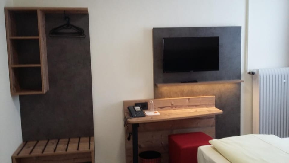 TV and multimedia, Photo of the whole room