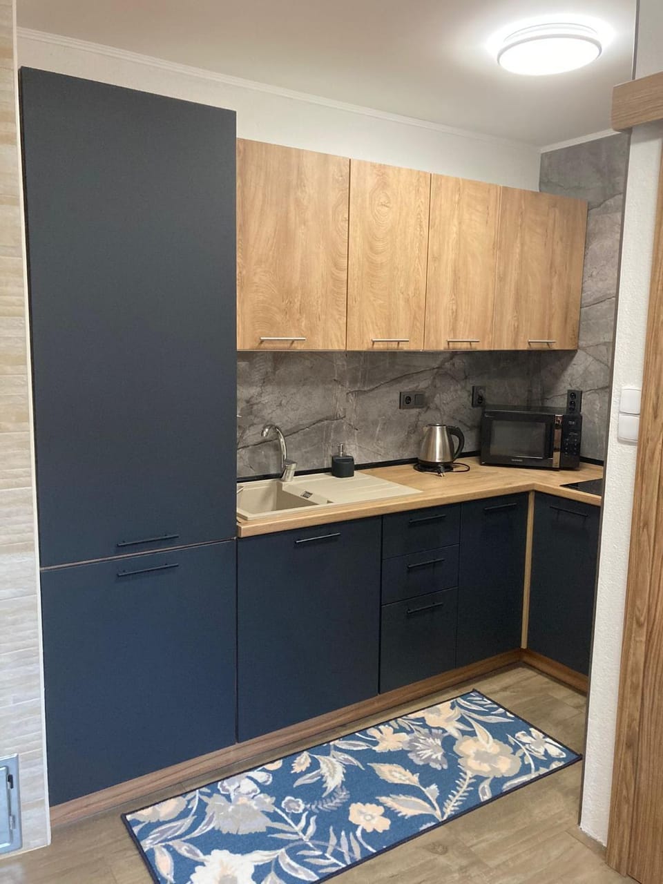 Coffee/tea facilities, Kitchen or kitchenette, stove