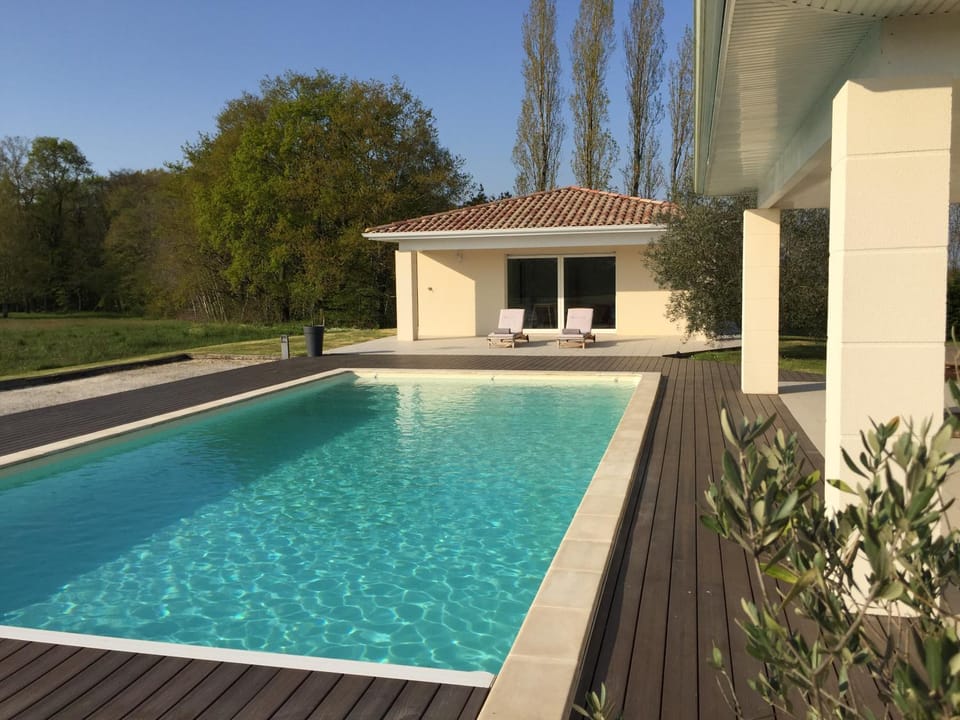 Property building, Swimming pool, Swimming pool