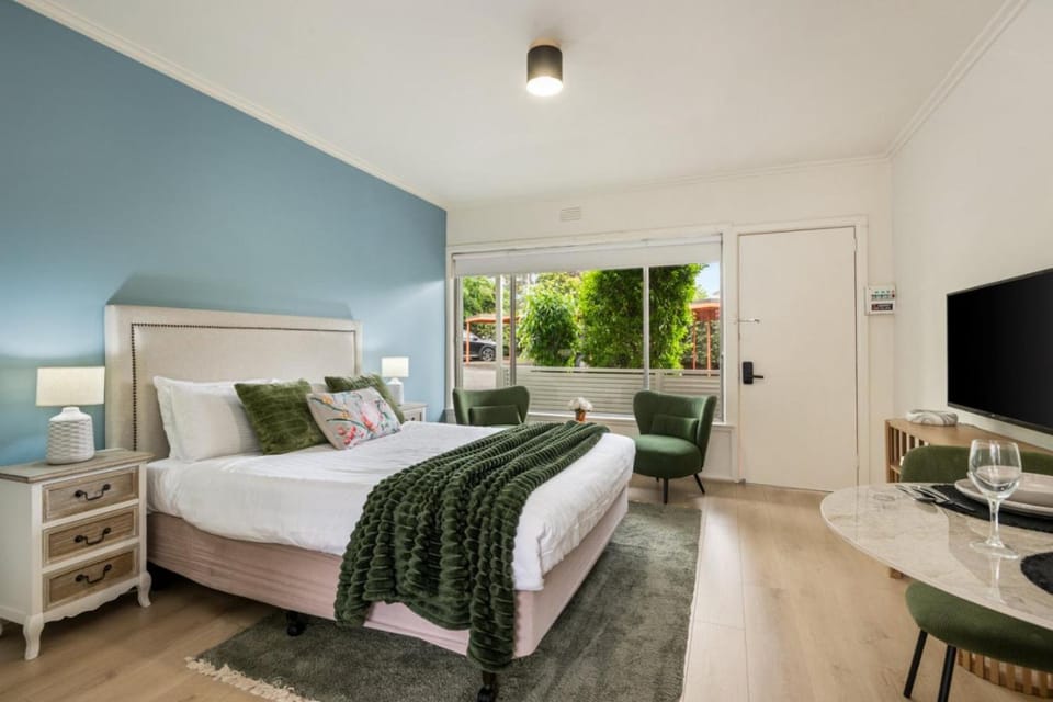 Newly Renovated Geelong Serviced Apartments by Short & Long Stays Apartment in Geelong
