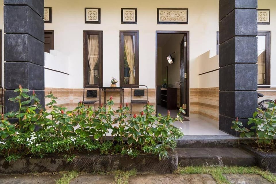 Property building, Day, Garden, Balcony/Terrace, Seating area, Dining area, Garden view
