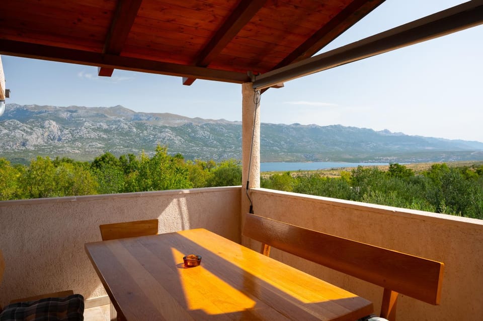 Apartman Magas with private pool Apartment in Zadar County