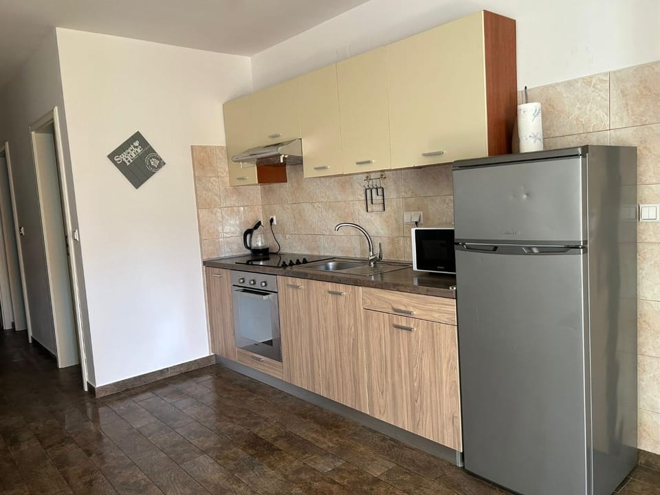 Kitchen or kitchenette, oven, stove