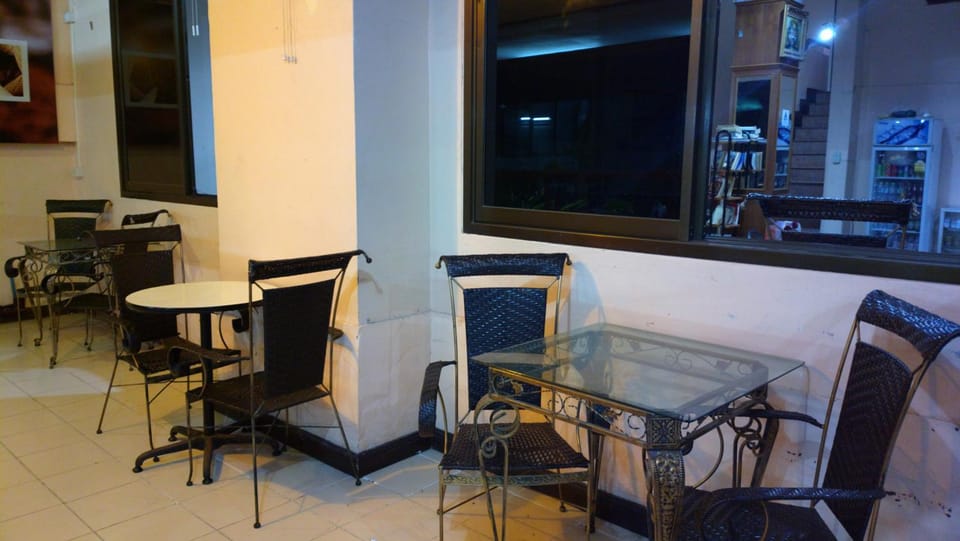 Patio, Restaurant/places to eat, Facade/entrance, Night, Balcony/Terrace, Lobby or reception, On site, Street view