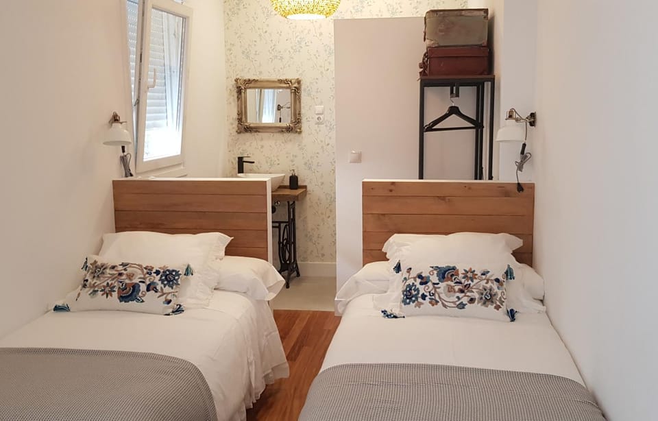 Photo of the whole room, Bedroom