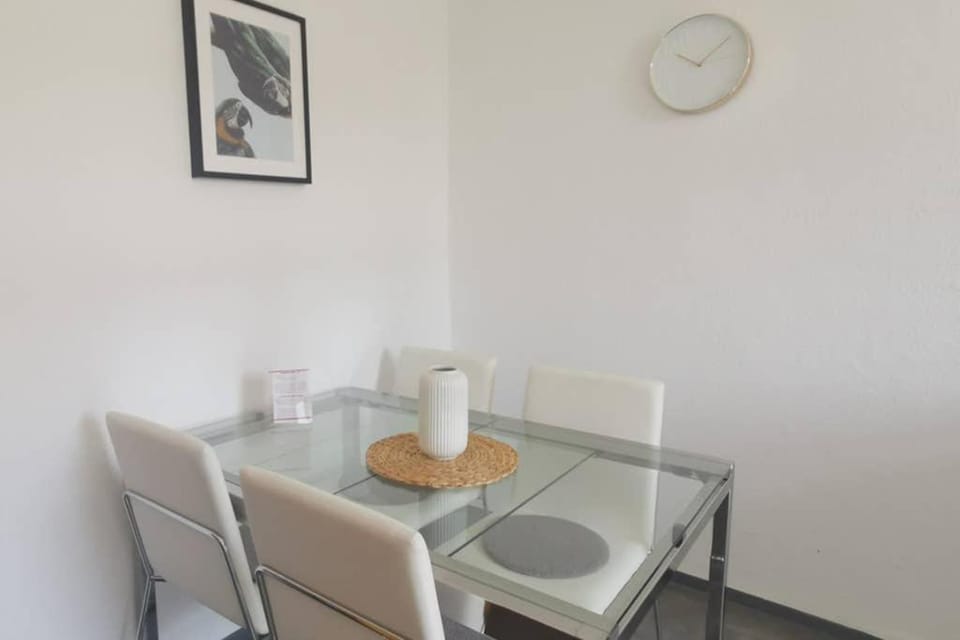Stylish 4ZI Netflix, Kaffeetimer, WIFI, Parken Apartment in Saxony