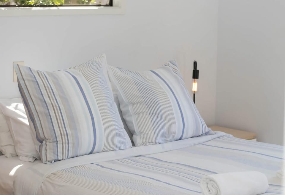 Aqua Vista On Arden - beachfront bach in Oakura House in Taranaki, New Zealand