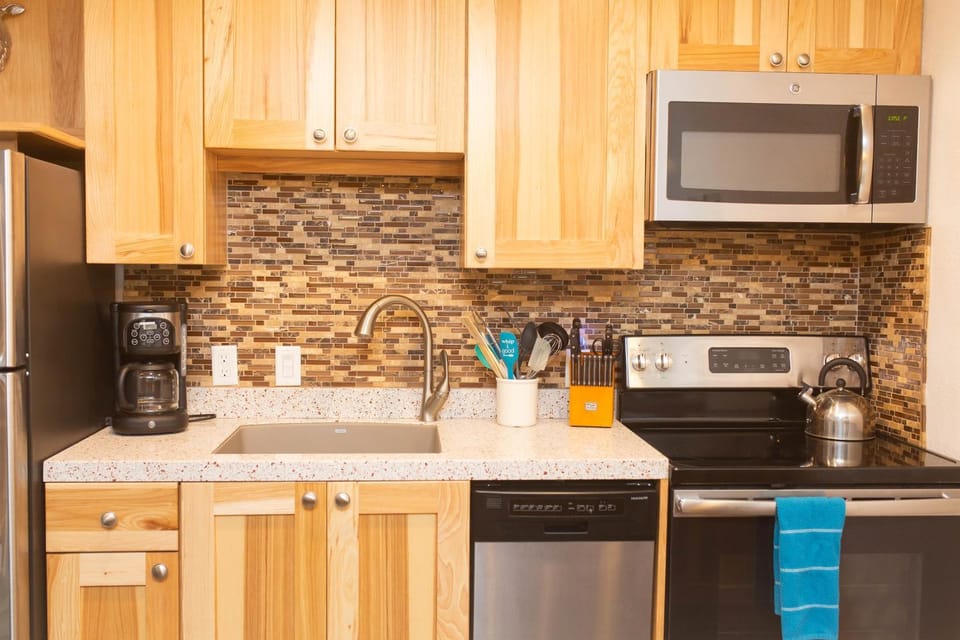 #100 1br Snowcrest walk 2 PC Resort Apartment in Park City
